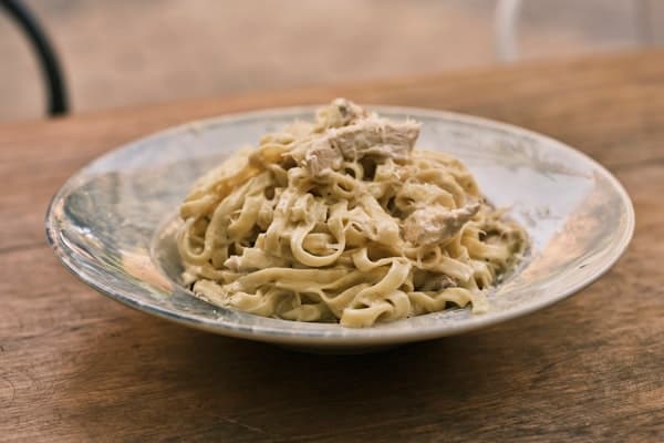 Creamy Chicken Alfredo Pasta (کریمی چکن الفریڈو پاستہ) — ₹850
